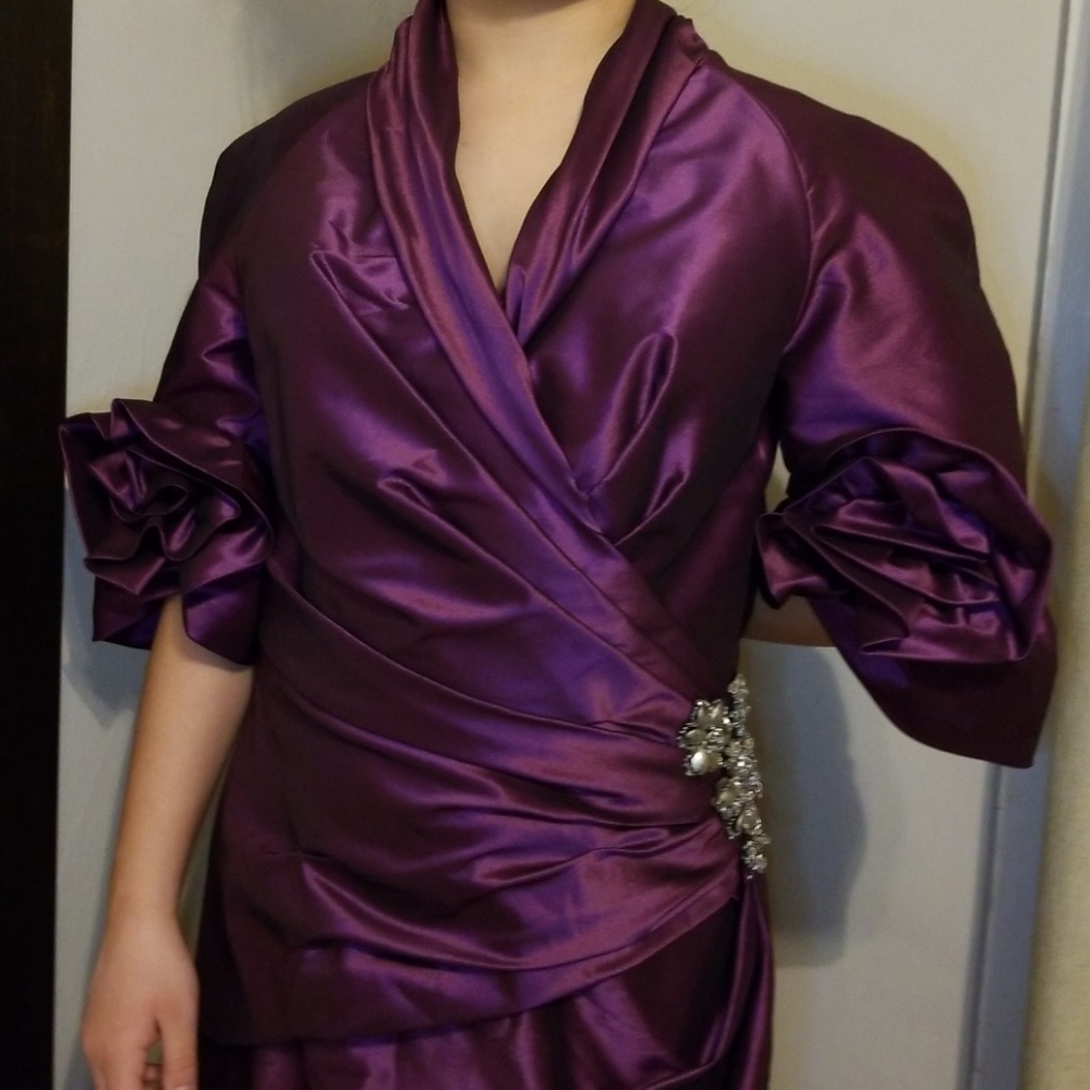Designer gown - Picture 2 of 5